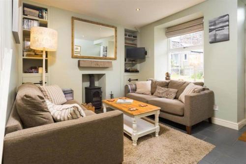 Lily Tarn Cottage