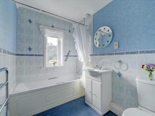 Spacious Villa In Amroth With Garden
