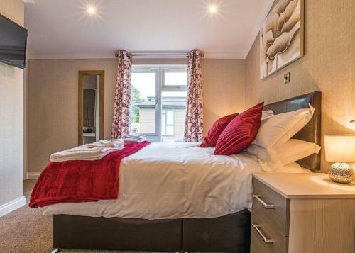 Woodhall Country Park Lodges
