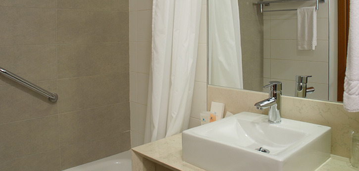 Real Colonia Hotel And Suites