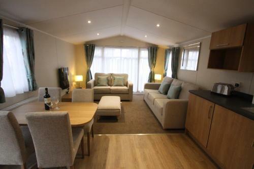 The Trotting Mare Caravan Park - Adults Only