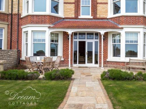 Beach View Apartment 2, Weymouth
