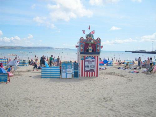 Still Waters, Weymouth