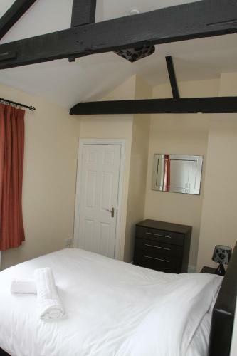 Apartment Opposite Windsor Castle!!