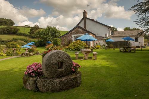 The Greyhound Inn And Hotel