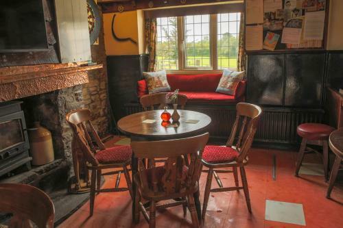 The Greyhound Inn And Hotel