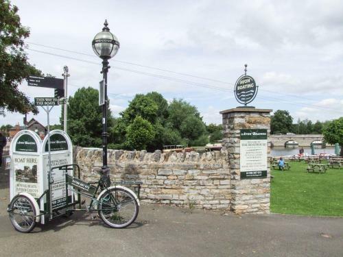 The Retreat, Warwick