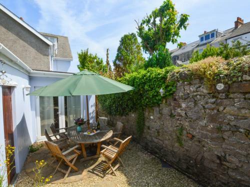 Modern Holiday Home In Tenby With Patio