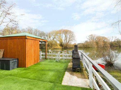 The Lakeside Yurt, Tewkesbury