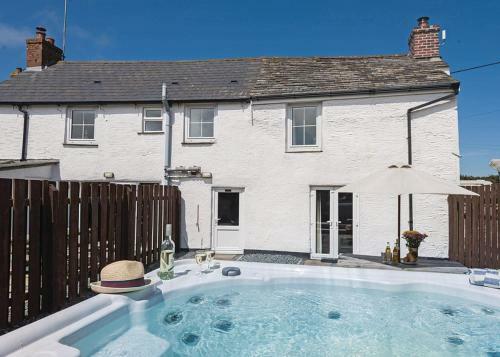 Bossiney Bay Cottages