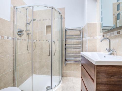 Modern Apartment In Torquay Devon With Private Garden