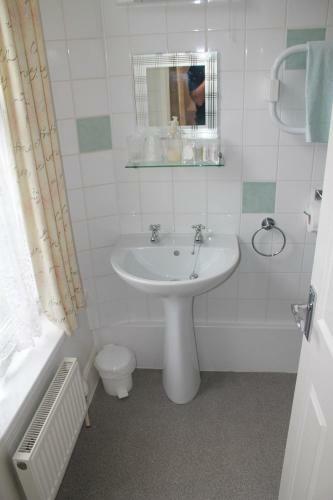 Hostal Tor Dean Guest House