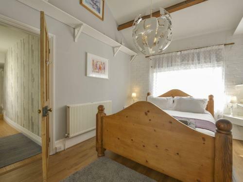 2 Bayview, Devon