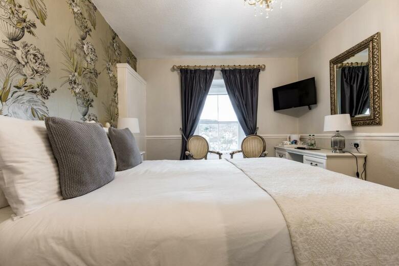 The Mount Pleasant Hotel