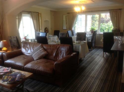 Hostal The Hollies Guest House