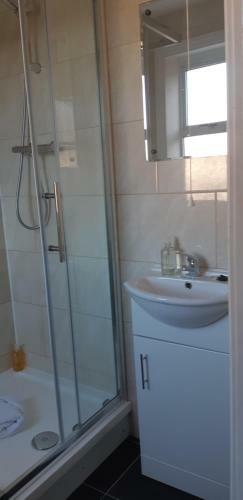 Hostal Carmel Serviced Rooms