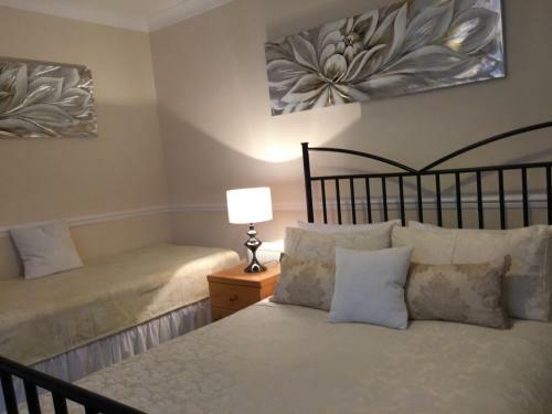 Hostal Caris Guest House