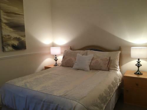 Hostal Caris Guest House