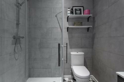 Shades Of Grey - 2 Bed Apartment