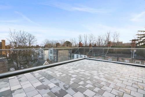 Brand New Town Centre Apartment