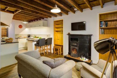 Stoat Cottage At Staveley