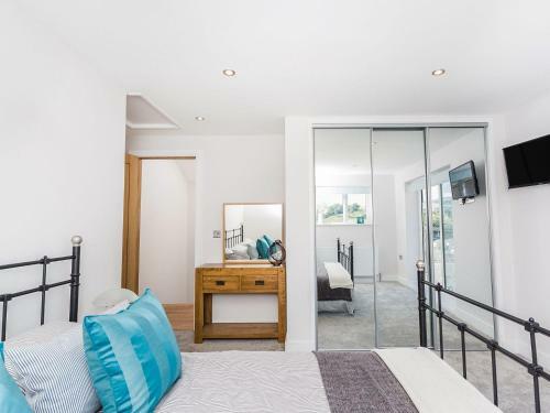 Lake View, Saltash