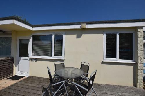 11 Sandown Bay Holiday Centre