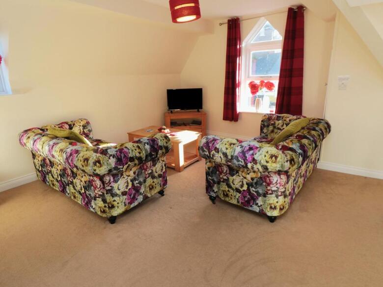 Carisbrooke House, Apartment 6