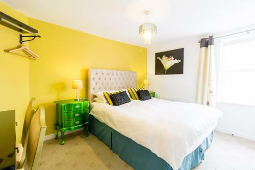 Hostal Thirtyfive B&B