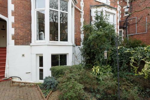 Albany Garden Apartment
