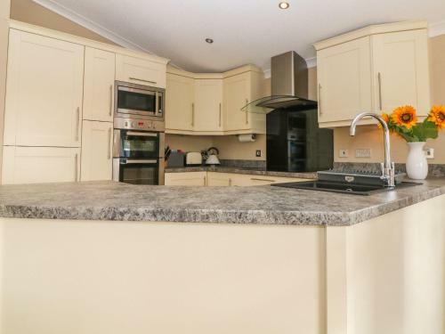 33 Y Noddfa, Pwllheli