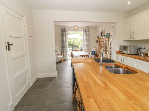 Avondale, Pwllheli