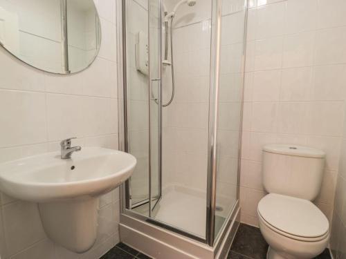 Apartment 1, 10 Marian Y Mor