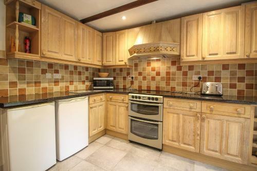Hollowtree Cottage