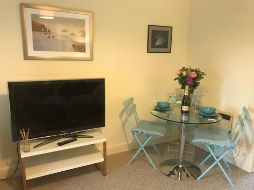 Quarters - Church Road Apartment