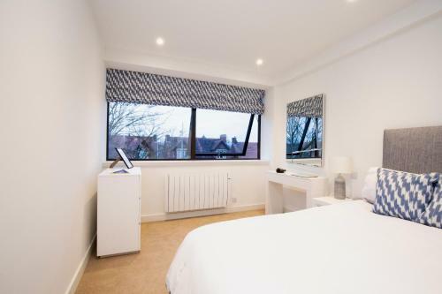 ? Modern Oxford Apartment + King Size Bed! ?