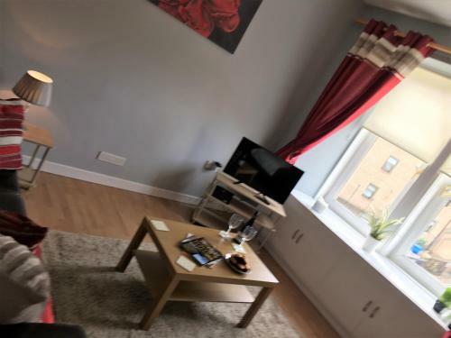Signature - Kilnside Central Apartment Paisley