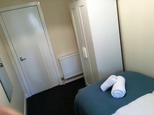 Signature - Kilnside Central Apartment Paisley