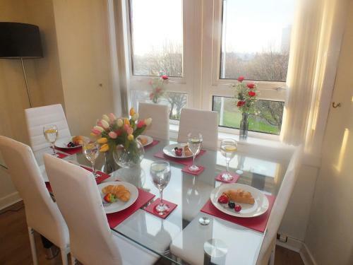 Hls - Thorn Brae Apartment