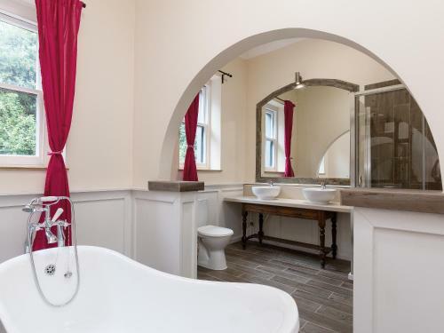Pendine Manor