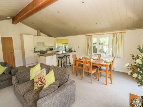 Oak Lodge, Herons Brook