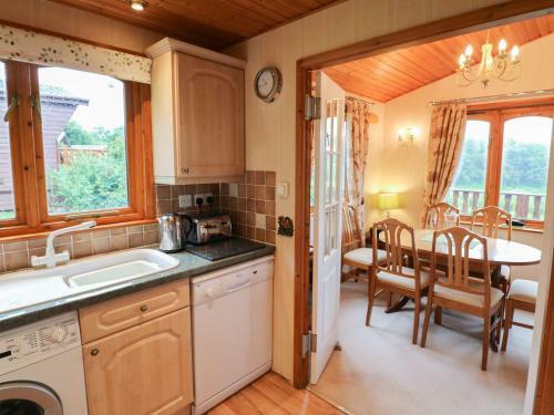 Oak Lodge, Narberth