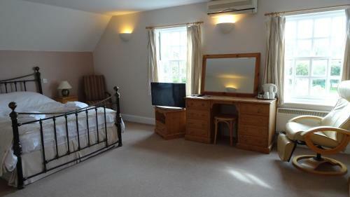 Hotel The Furze Bush Inn