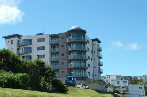 23 Horizons Apartment