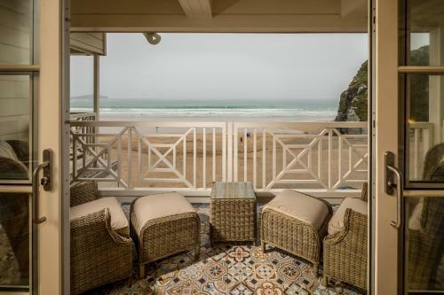 Bed & Breakfast Tolcarne Beach Colonial Restaurant And Rooms