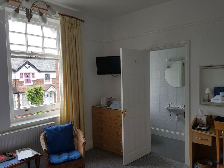 Hostal Montrose Guest House