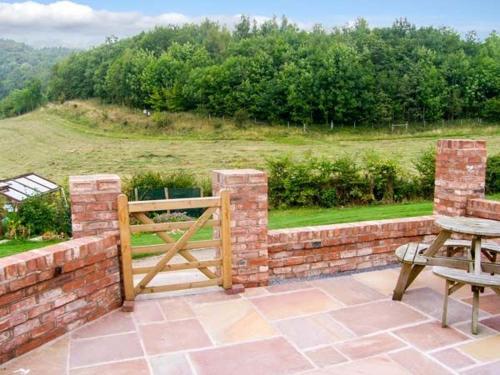 Meadow View, Mold