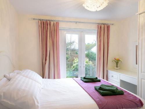 Betty's Place, Looe