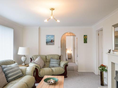Betty's Place, Looe