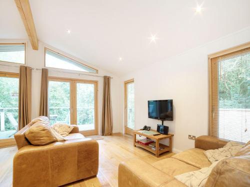 1 Streamside, Looe